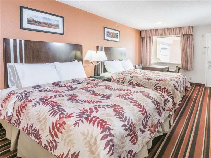 Days Inn & Suites By Wyndham Winnie Zewnętrze zdjęcie