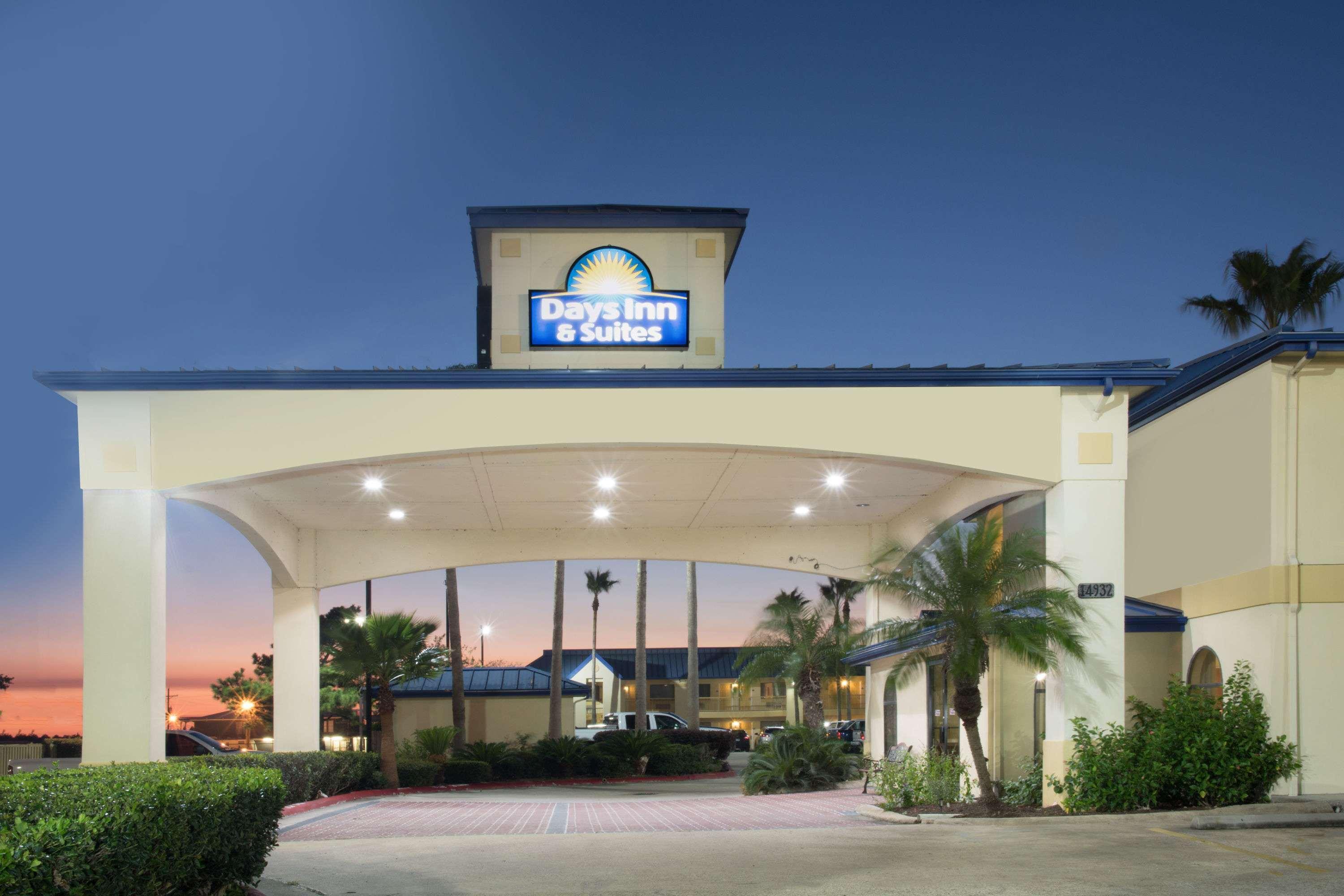 Days Inn & Suites By Wyndham Winnie Zewnętrze zdjęcie